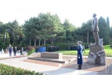 Azerbaijani public reveres memory of great leader Heydar Aliyev (PHOTO)