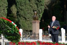 Azerbaijani public reveres memory of great leader Heydar Aliyev (PHOTO)