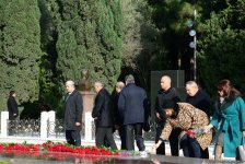 Azerbaijani public reveres memory of great leader Heydar Aliyev (PHOTO)