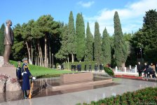 Azerbaijani public reveres memory of great leader Heydar Aliyev (PHOTO)