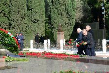 Azerbaijani public reveres memory of great leader Heydar Aliyev (PHOTO)