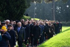 Azerbaijani public reveres memory of great leader Heydar Aliyev (PHOTO)