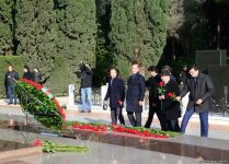 Azerbaijani public reveres memory of great leader Heydar Aliyev (PHOTO)