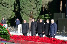 Azerbaijani public reveres memory of great leader Heydar Aliyev (PHOTO)
