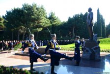 Azerbaijani public reveres memory of great leader Heydar Aliyev (PHOTO)