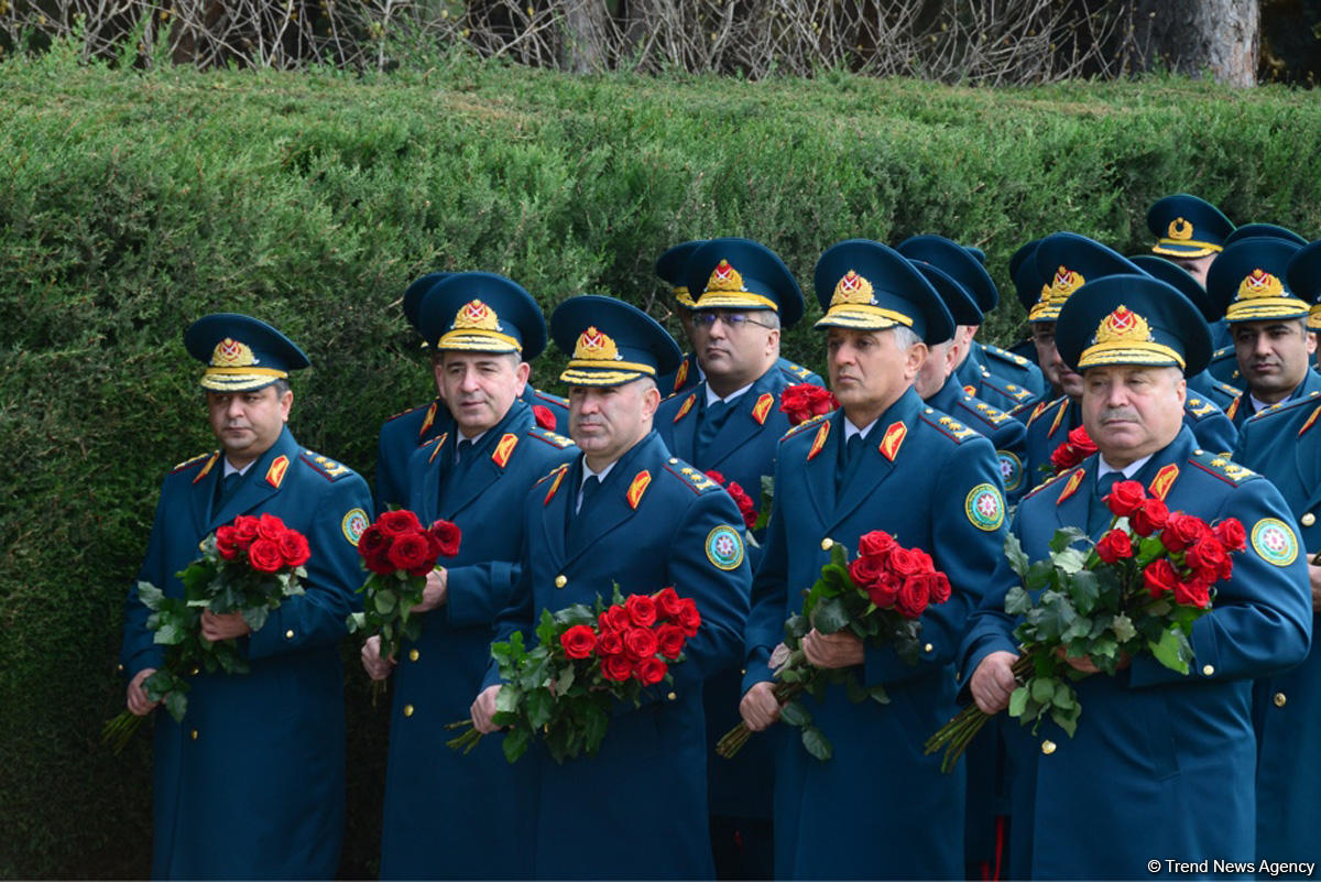 Azerbaijani public reveres memory of great leader Heydar Aliyev (PHOTO)