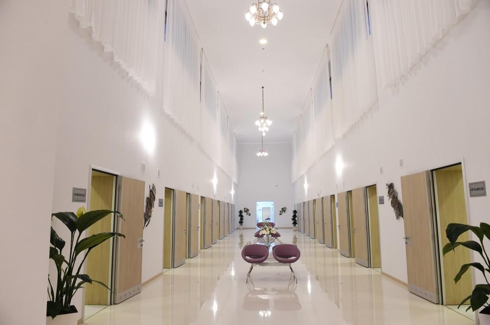 Azerbaijani president, first lady view newly-renovated Medical Rehabilitation Institute (PHOTO)