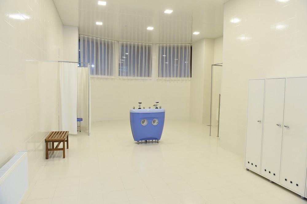 Azerbaijani president, first lady view newly-renovated Medical Rehabilitation Institute (PHOTO)