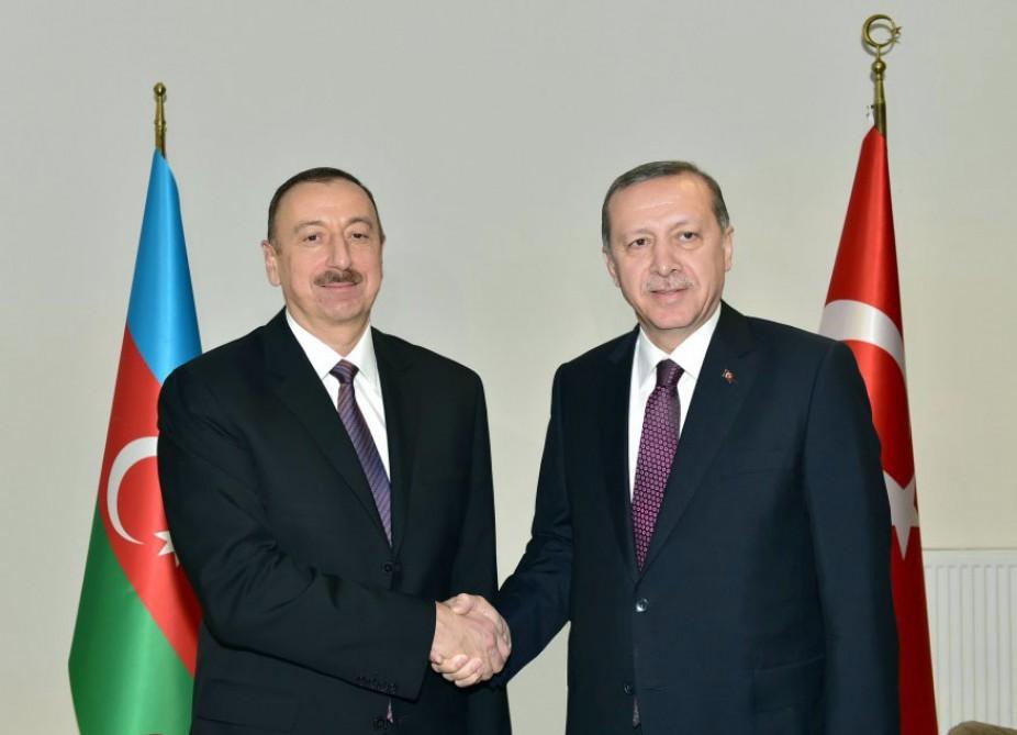 Turkish and Azerbaijani presidents hold phone talks