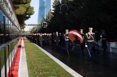 Azerbaijani president, first lady pay tribute to January 20 martyrs (PHOTO)