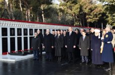 Azerbaijani president, first lady pay tribute to January 20 martyrs (PHOTO)
