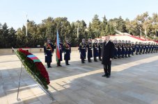 Azerbaijani president, first lady pay tribute to January 20 martyrs (PHOTO)