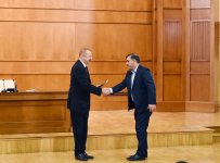 President Ilham Aliyev, First Lady Mehriban Aliyeva meet martyr families (PHOTO)
