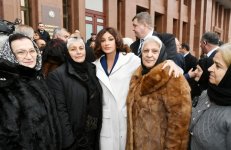 President Ilham Aliyev, First Lady Mehriban Aliyeva meet martyr families (PHOTO)