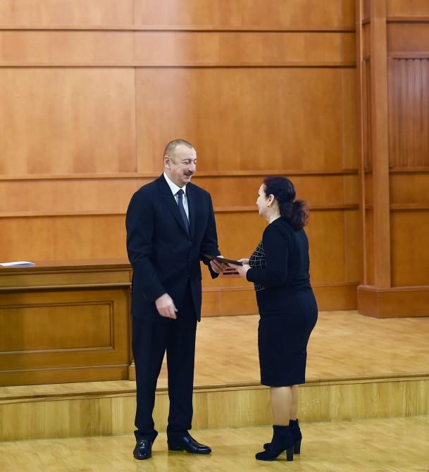 President Ilham Aliyev, First Lady Mehriban Aliyeva meet martyr families (PHOTO)