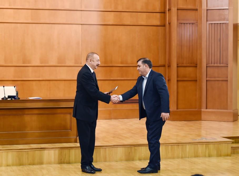 President Ilham Aliyev, First Lady Mehriban Aliyeva meet martyr families (PHOTO)