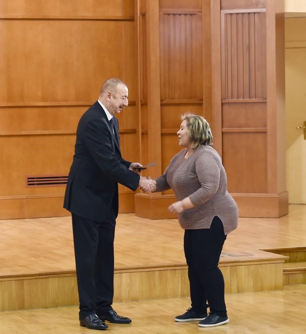 President Ilham Aliyev, First Lady Mehriban Aliyeva meet martyr families (PHOTO)