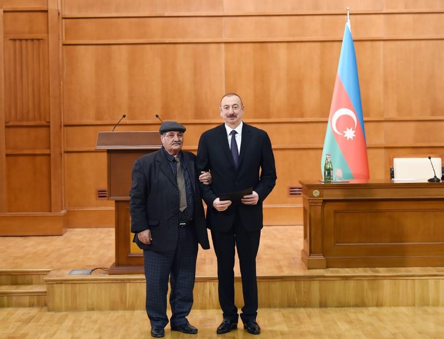President Ilham Aliyev, First Lady Mehriban Aliyeva meet martyr families (PHOTO)
