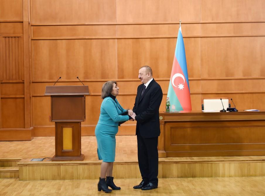 President Ilham Aliyev, First Lady Mehriban Aliyeva meet martyr families (PHOTO)
