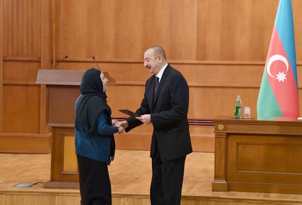 President Ilham Aliyev, First Lady Mehriban Aliyeva meet martyr families (PHOTO)