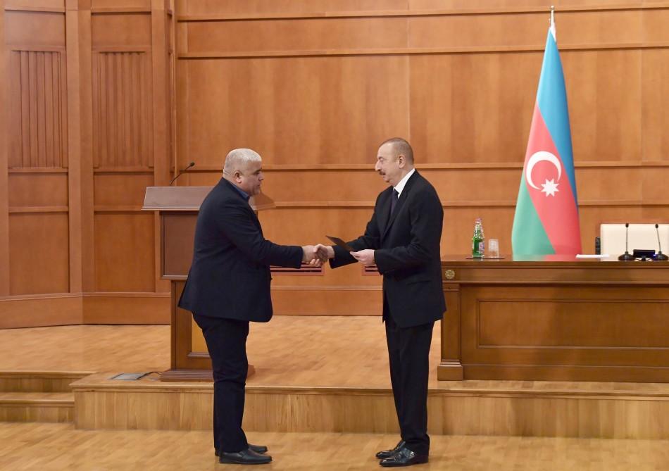 President Ilham Aliyev, First Lady Mehriban Aliyeva meet martyr families (PHOTO)