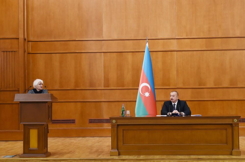President Ilham Aliyev, First Lady Mehriban Aliyeva meet martyr families (PHOTO)