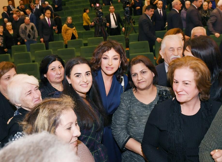 President Ilham Aliyev, First Lady Mehriban Aliyeva meet martyr families (PHOTO)