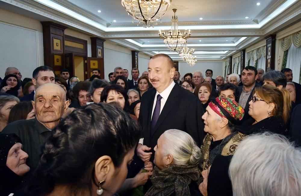President Ilham Aliyev, First Lady Mehriban Aliyeva meet martyr families (PHOTO)