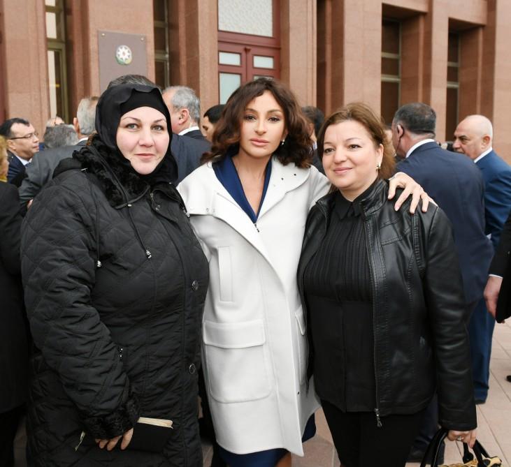 President Ilham Aliyev, First Lady Mehriban Aliyeva meet martyr families (PHOTO)