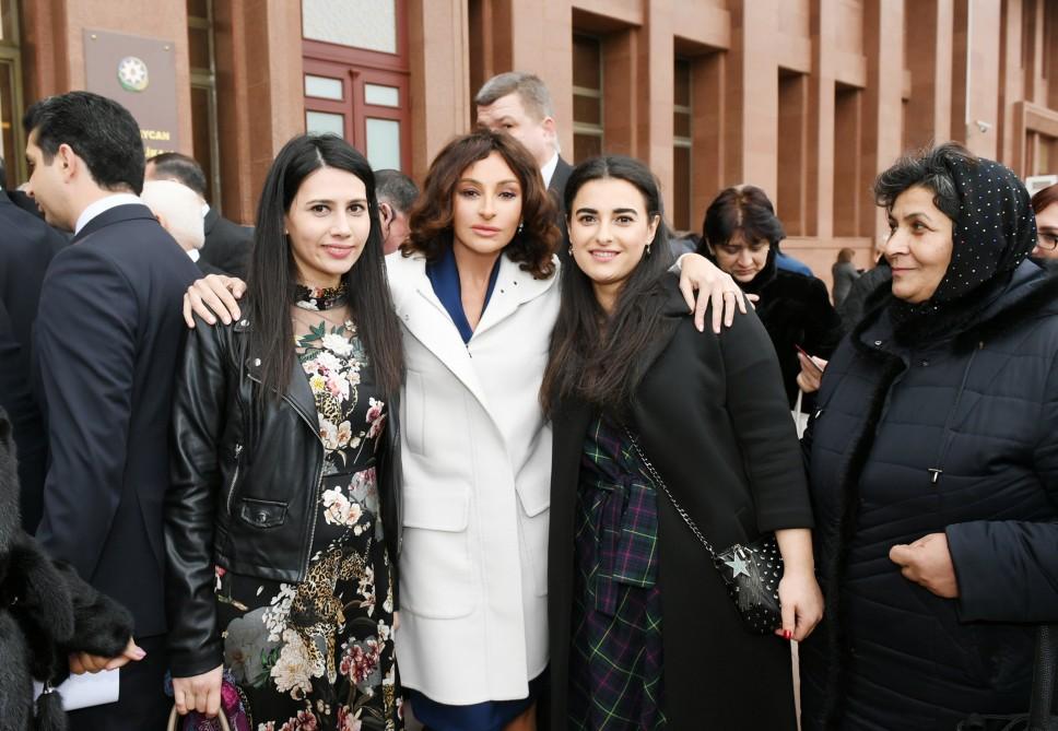 President Ilham Aliyev, First Lady Mehriban Aliyeva meet martyr families (PHOTO)