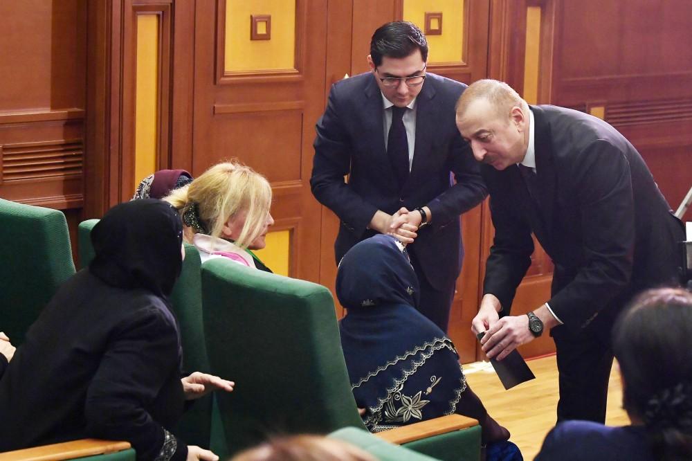 President Ilham Aliyev, First Lady Mehriban Aliyeva meet martyr families (PHOTO)