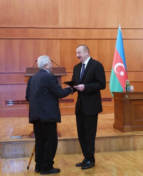 President Ilham Aliyev, First Lady Mehriban Aliyeva meet martyr families (PHOTO)