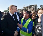 Azerbaijani president meets Sumgayit residents at seaside boulevard (PHOTO)