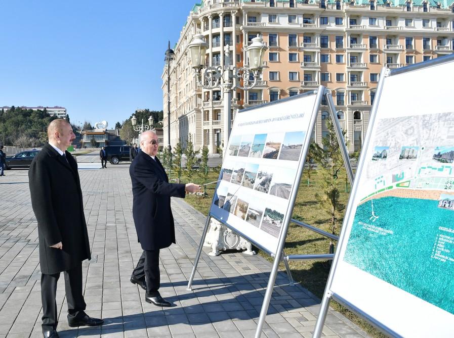 Azerbaijani president meets Sumgayit residents at seaside boulevard (PHOTO)