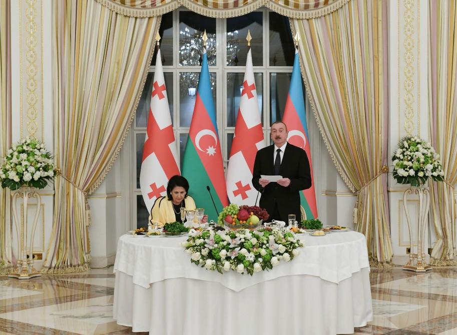 President Aliyev hosts official reception in honor of President of Georgia