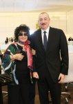 Azerbaijani president, first lady meet culture, art figures (PHOTO)