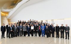 Azerbaijani president, first lady meet culture, art figures (PHOTO)