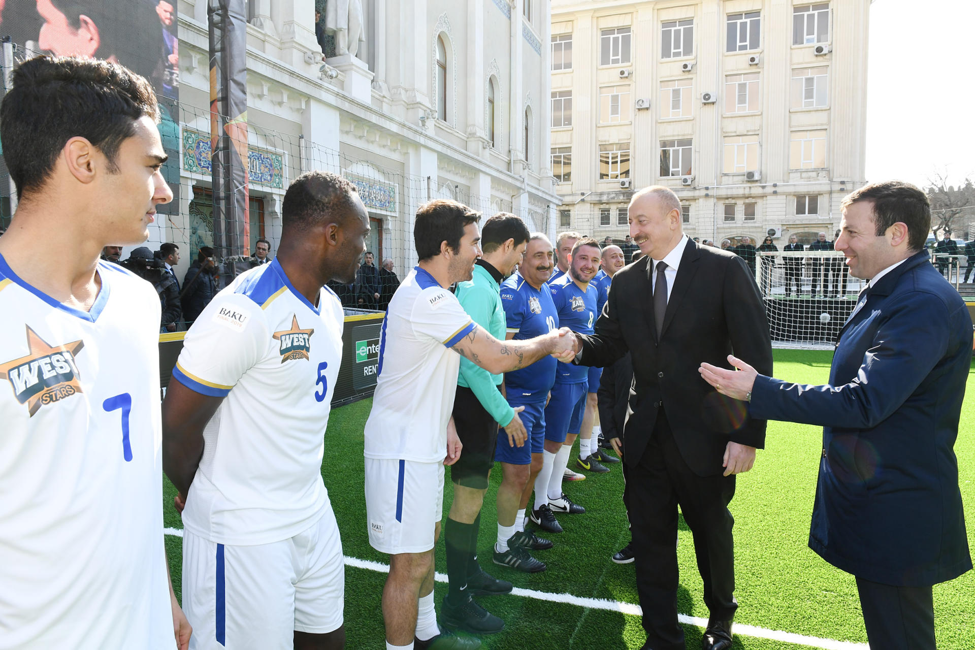 Azerbaijani president watches "Baku 2019: Stars Final" (PHOTO)