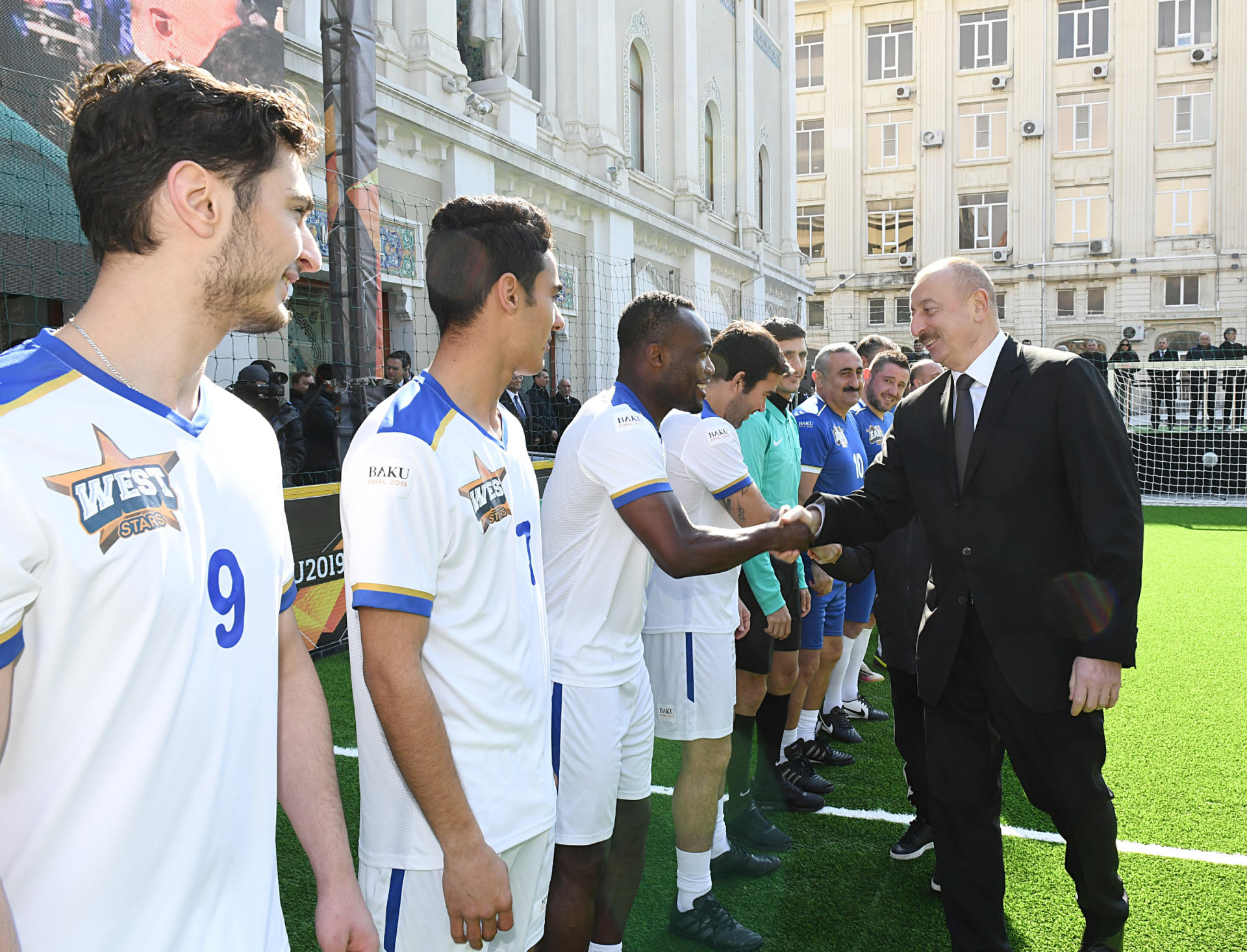 Azerbaijani president watches "Baku 2019: Stars Final" (PHOTO)