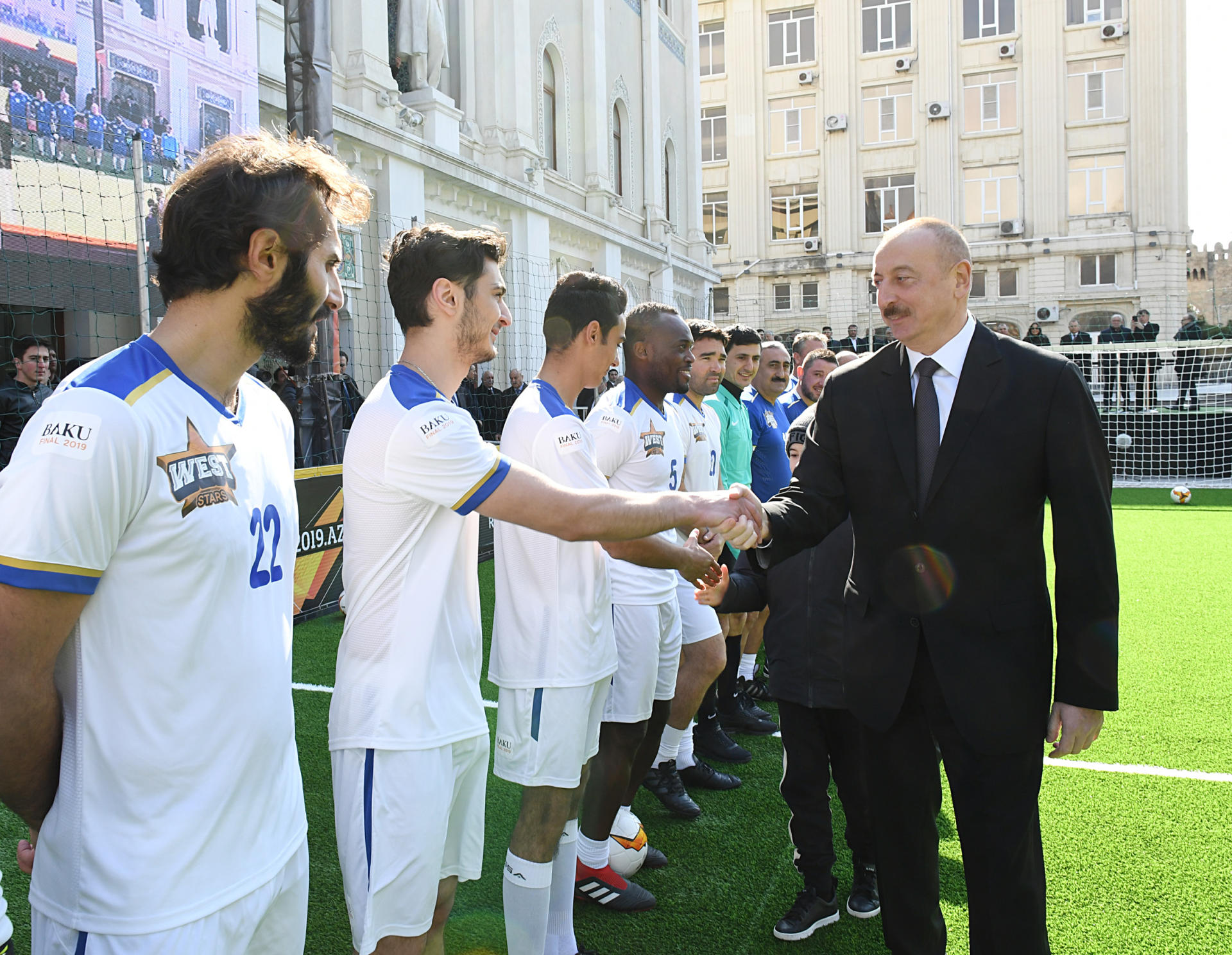 Azerbaijani president watches "Baku 2019: Stars Final" (PHOTO)