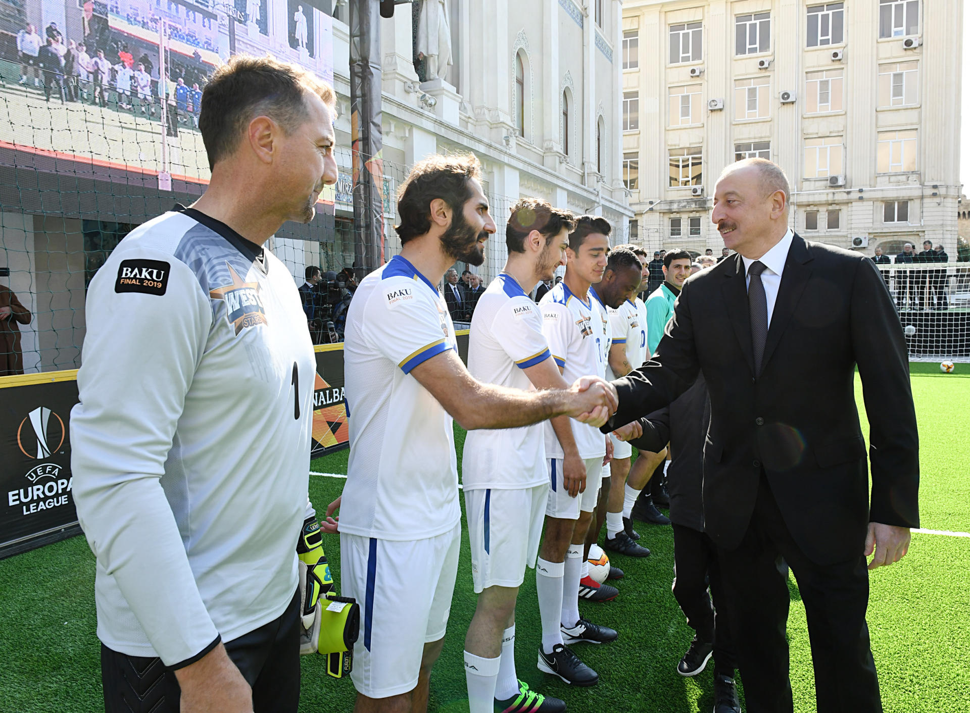 Azerbaijani president watches "Baku 2019: Stars Final" (PHOTO)