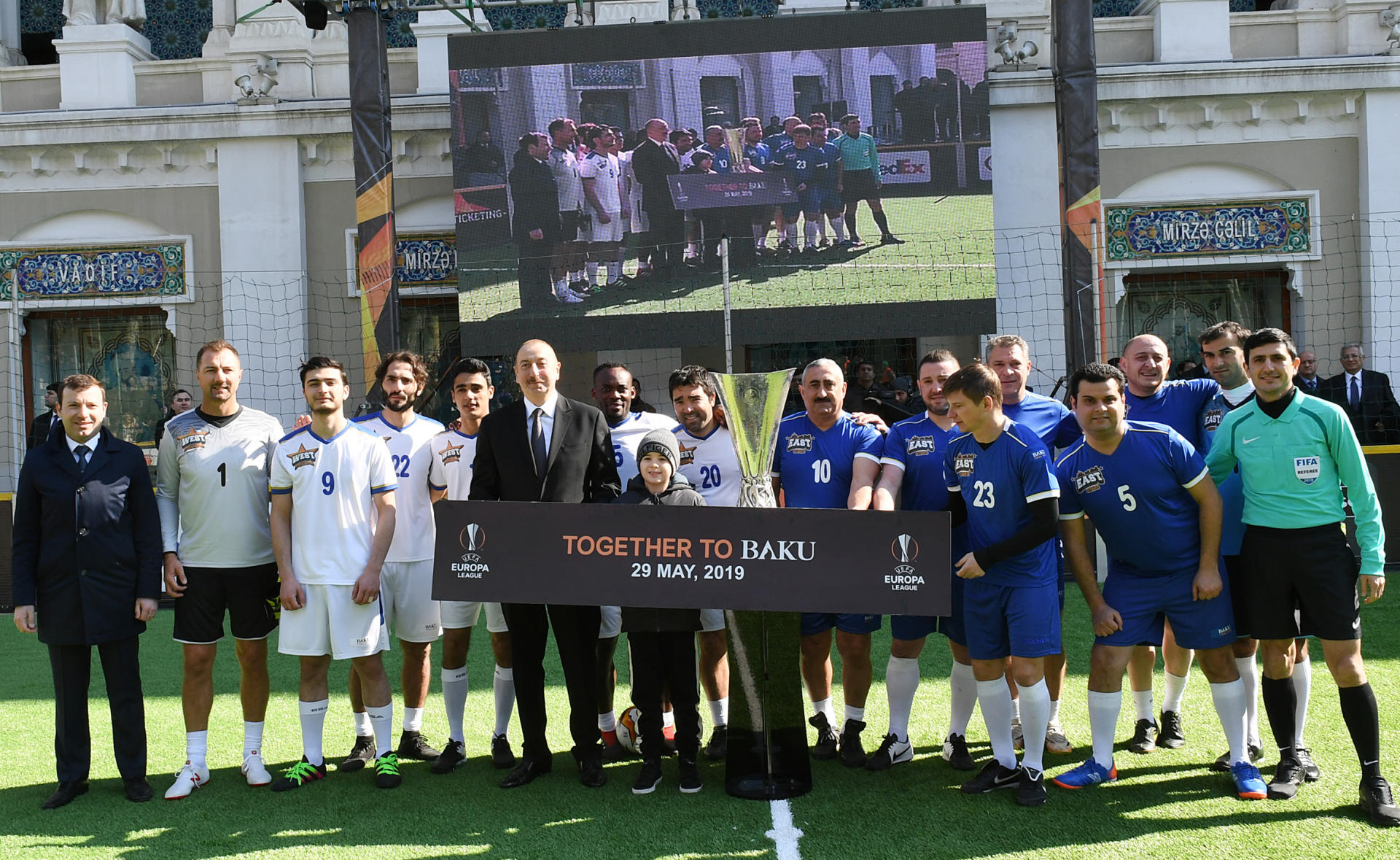 Azerbaijani president watches "Baku 2019: Stars Final" (PHOTO)