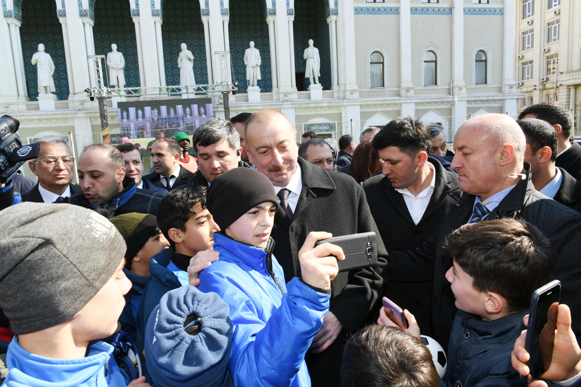 Azerbaijani president watches "Baku 2019: Stars Final" (PHOTO)