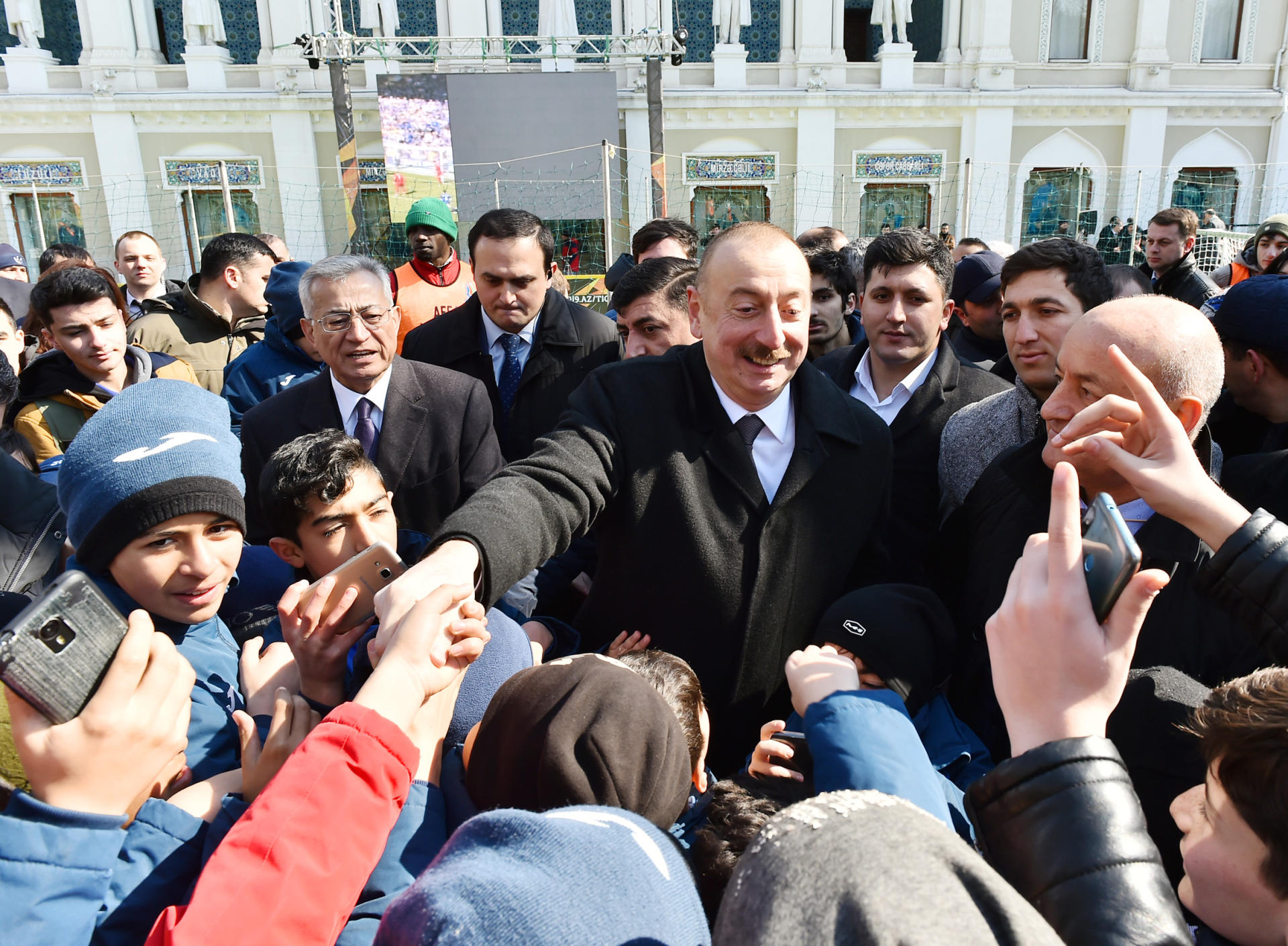 Azerbaijani president watches "Baku 2019: Stars Final" (PHOTO)