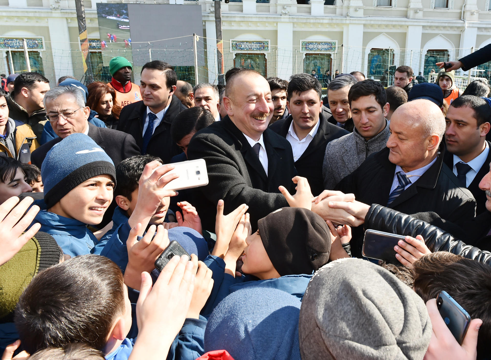 Azerbaijani president watches "Baku 2019: Stars Final" (PHOTO)