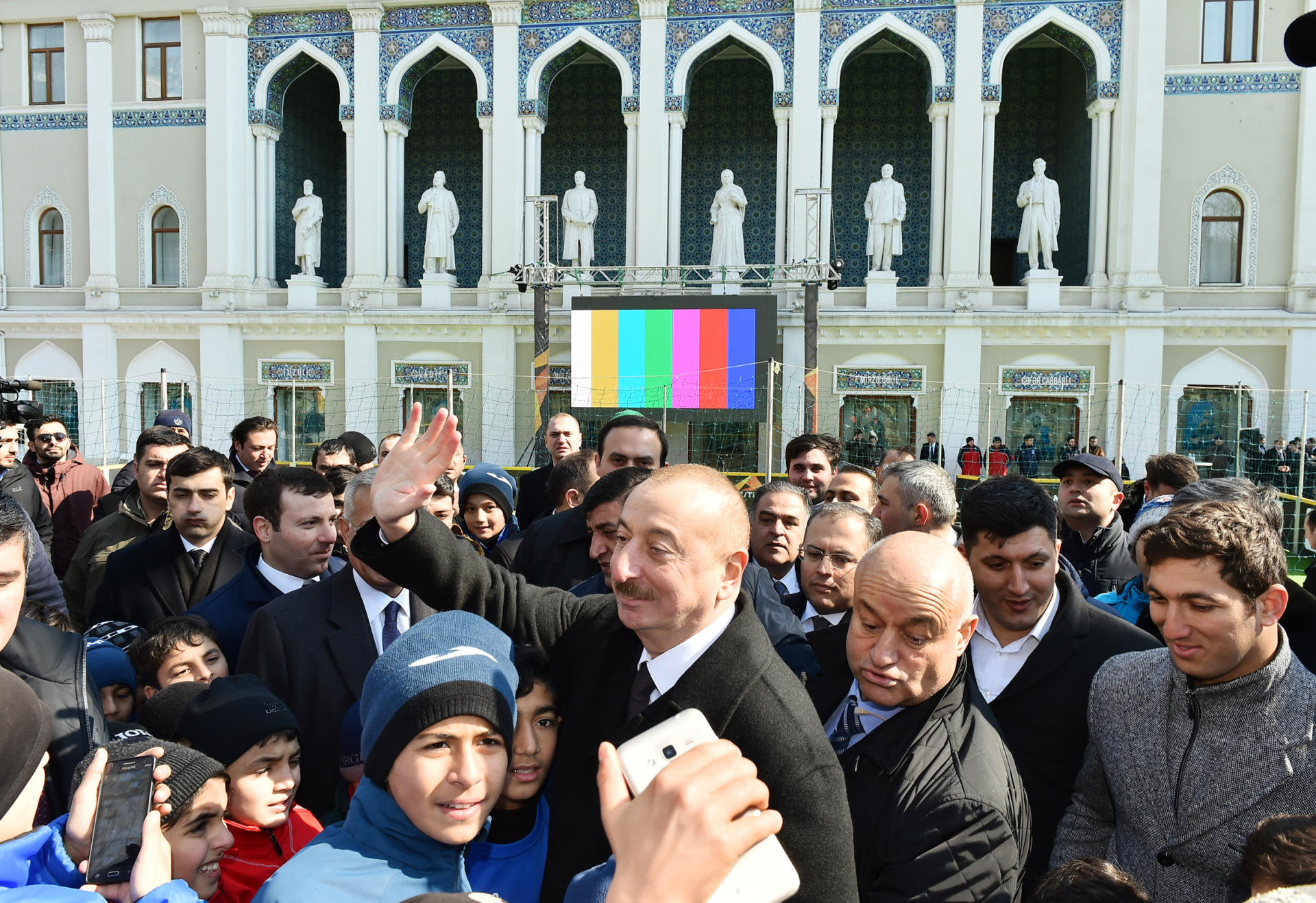 Azerbaijani president watches "Baku 2019: Stars Final" (PHOTO)