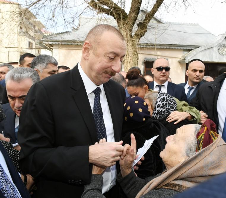 Azerbaijani president, first lady arrive in Shamakhi district for visit (PHOTO)