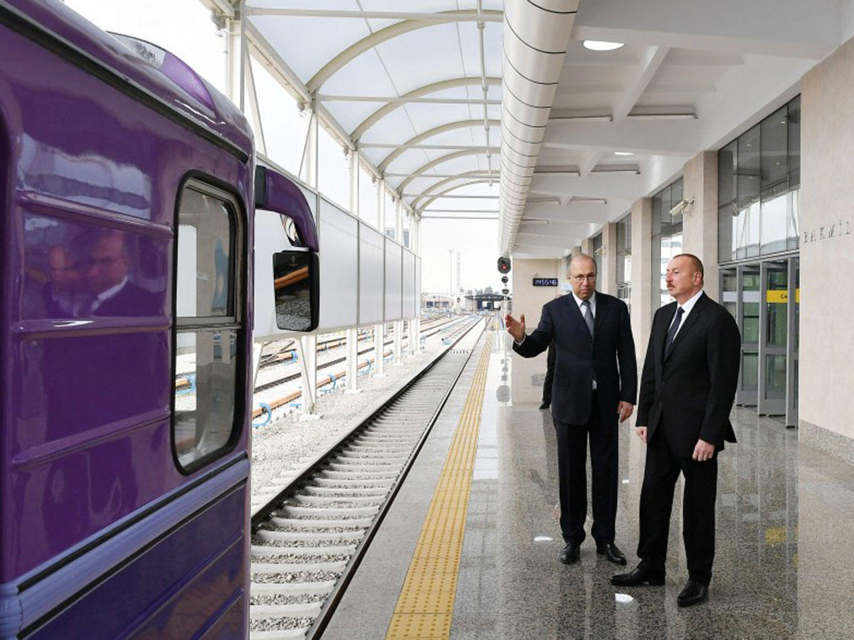 President Ilham Aliyev views conditions created at Bakmil station of Baku Metro after major overhaul (PHOTO)