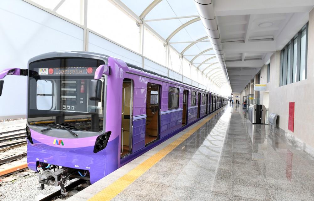 President Ilham Aliyev views conditions created at Bakmil station of Baku Metro after major overhaul (PHOTO)