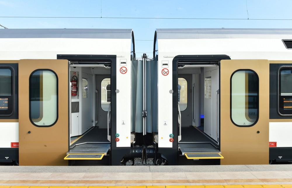 President Ilham Aliyev views passenger train to run on Baku-Tbilisi- Kars route (PHOTO)
